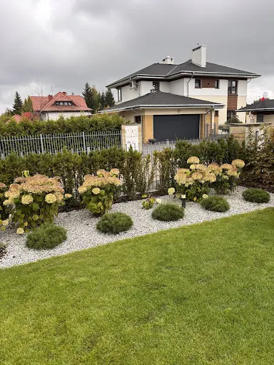 Renowacja Ogrodu | Usługi ogrodnicze | Opryski na komary i kleszcze | Renowacja ogrodzeń | Czyszczenie Kostki | Oświetlenie